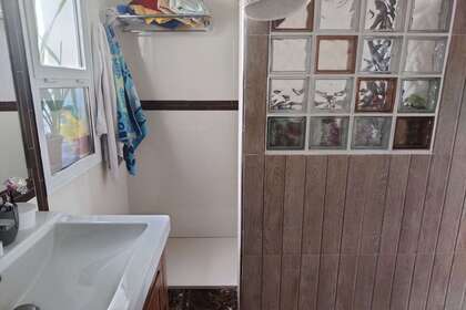suite bathroom