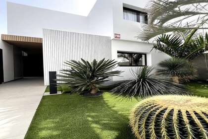 Chalet for sale in Costa Teguise, Lanzarote. 
