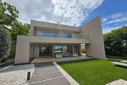 Villa for sale in Callao Salvaje, Adeje, Santa Cruz de Tenerife, Tenerife. 