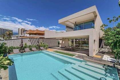 Villa for sale in Playa de Las Americas, Arona, Santa Cruz de Tenerife, Tenerife. 