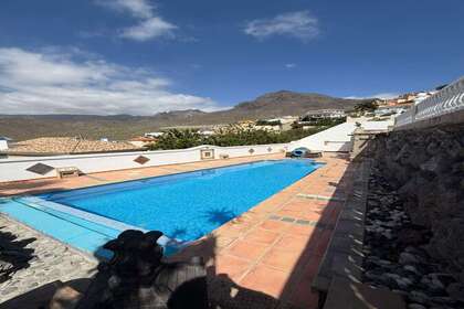 Вилла Продажа в Torviscas, Adeje, Santa Cruz de Tenerife, Tenerife. 