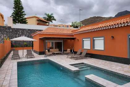 Chalet for sale in El Madroñal, Adeje, Santa Cruz de Tenerife, Tenerife. 
