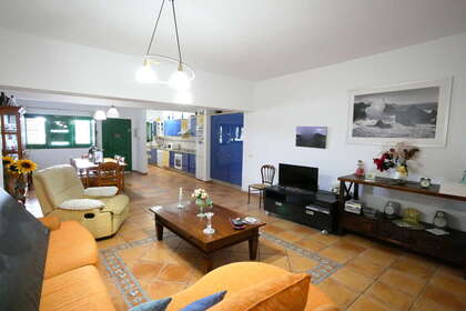 Building for sale in San Bartolomé, Lanzarote. 