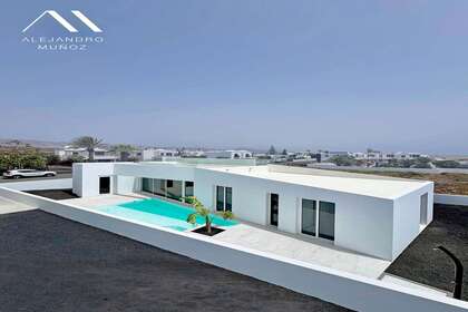 Villa for sale in Charco del Palo, Haría, Lanzarote. 
