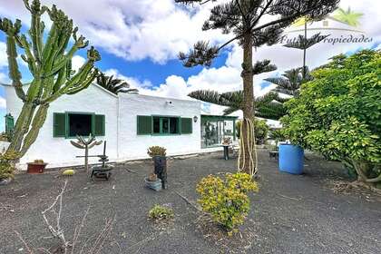 Chalet for sale in La Vegueta, Tinajo, Lanzarote. 