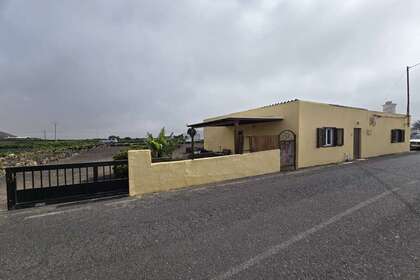Country house for sale in Tiagua, Teguise, Lanzarote. 