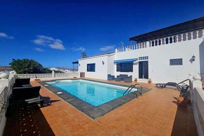 Villa for sale in Tahiche, Teguise, Lanzarote. 