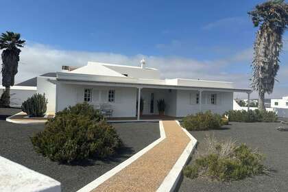Chalet for sale in El Islote, San Bartolomé, Lanzarote. 
