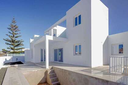 Villa for sale in Tahiche, Teguise, Lanzarote. 