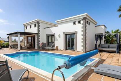 Villa for sale in Playa Blanca, Yaiza, Lanzarote. 